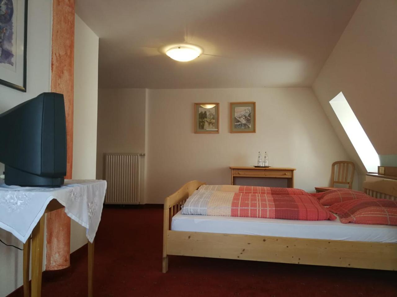 Gasthaus Weisskugel Hotel Mals Buitenkant foto