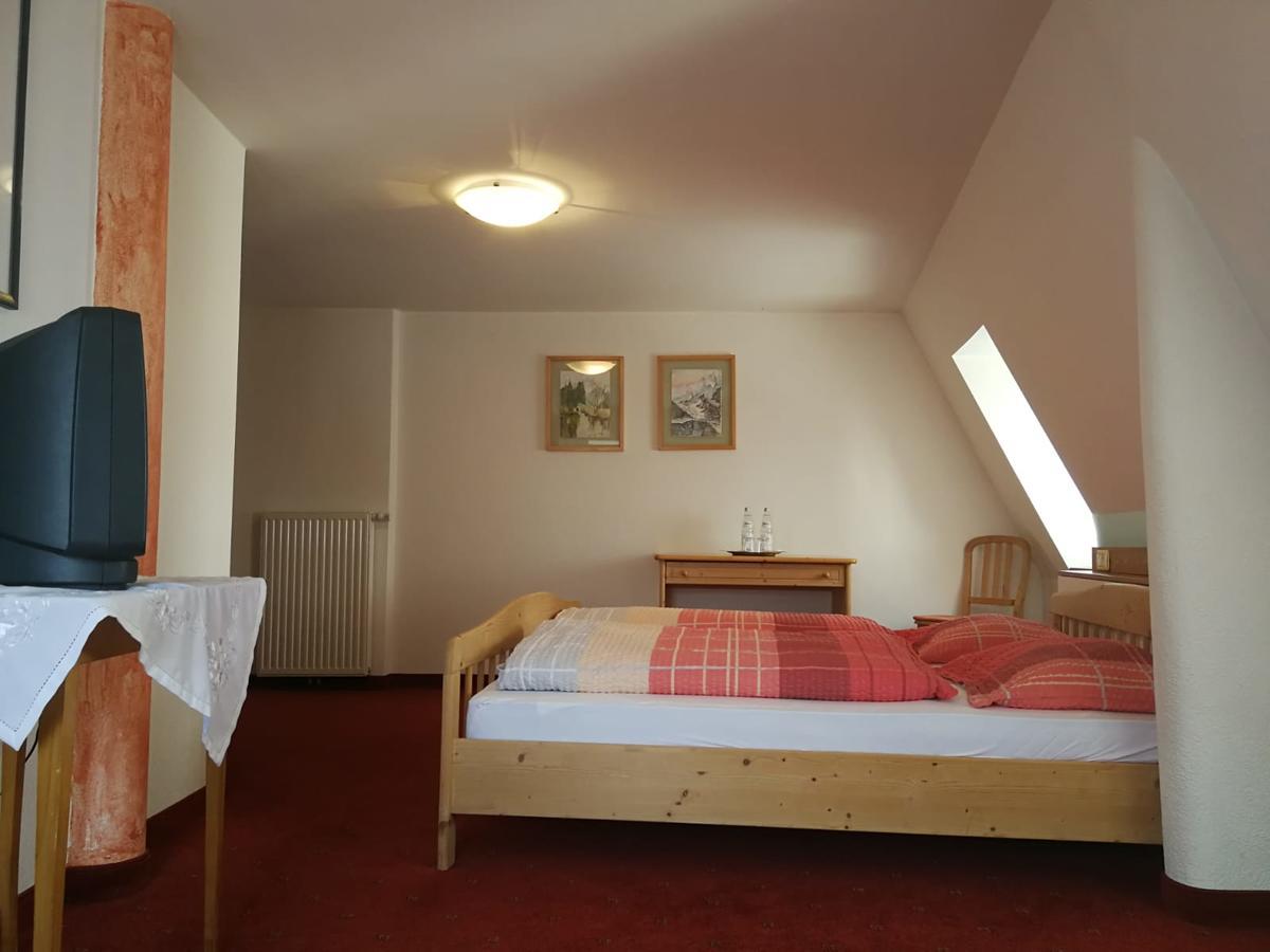 Gasthaus Weisskugel Hotel Mals Buitenkant foto