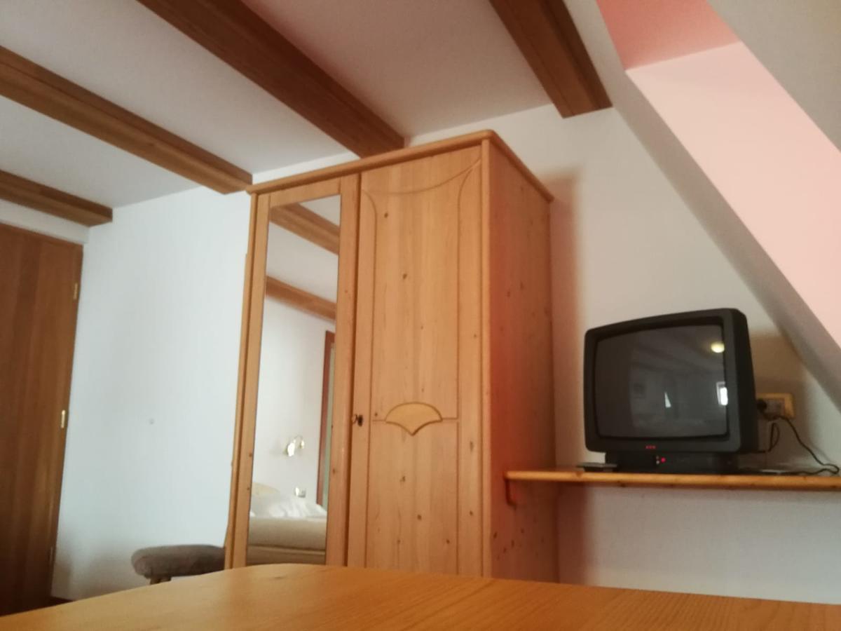 Gasthaus Weisskugel Hotel Mals Buitenkant foto