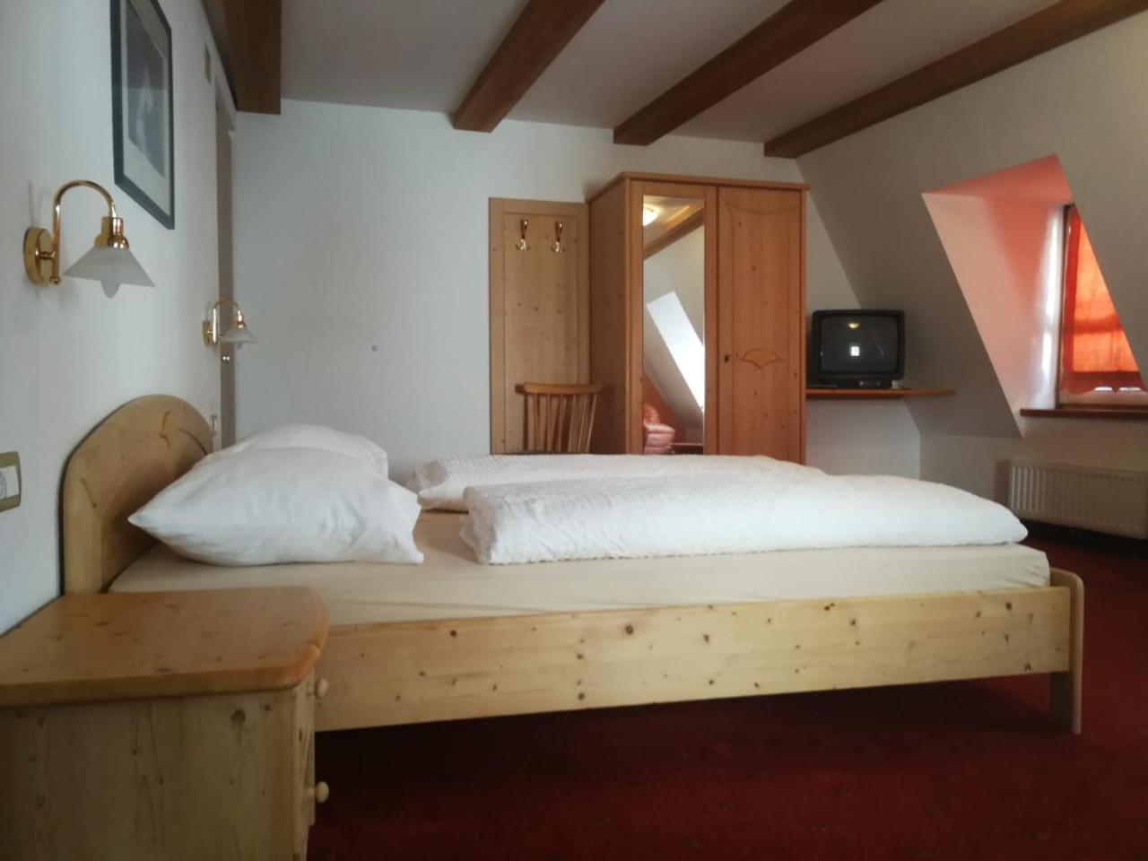 Gasthaus Weisskugel Hotel Mals Buitenkant foto