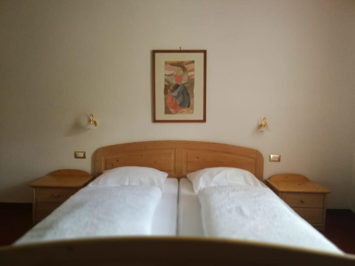 Gasthaus Weisskugel Hotel Mals Buitenkant foto