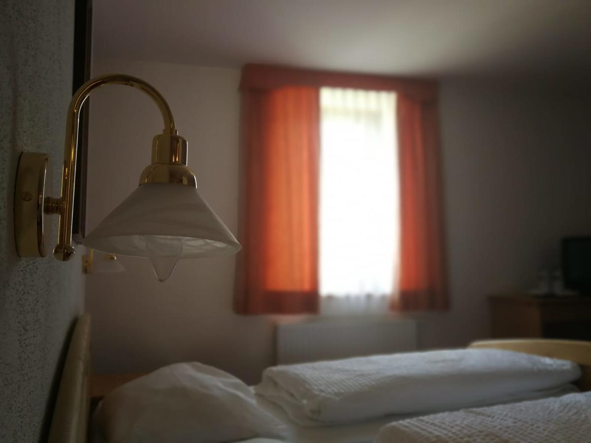 Gasthaus Weisskugel Hotel Mals Buitenkant foto