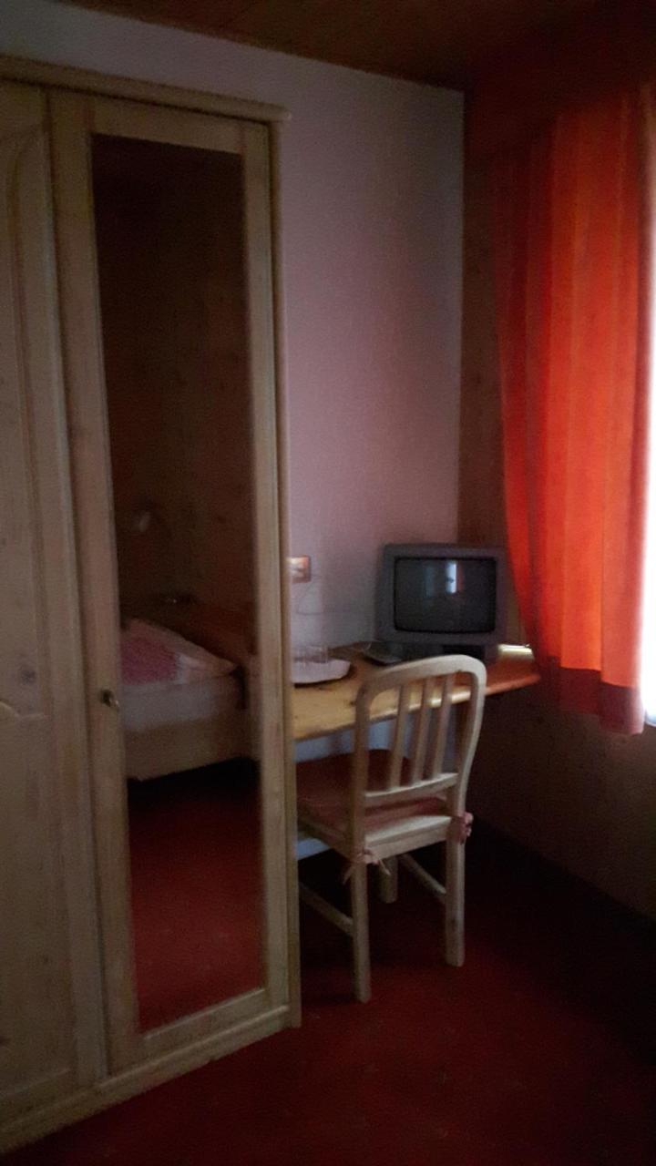 Gasthaus Weisskugel Hotel Mals Buitenkant foto